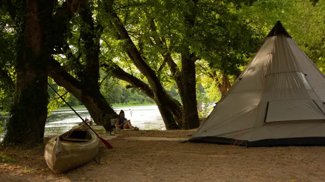 Camping Grande Tente Creysse ©malikaturin 00098