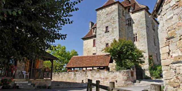 Visites Guidees Curemonte Place De Barbacane .jpg