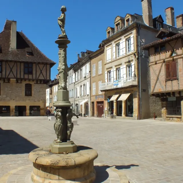 Place du Mercadial à Saint-Céré