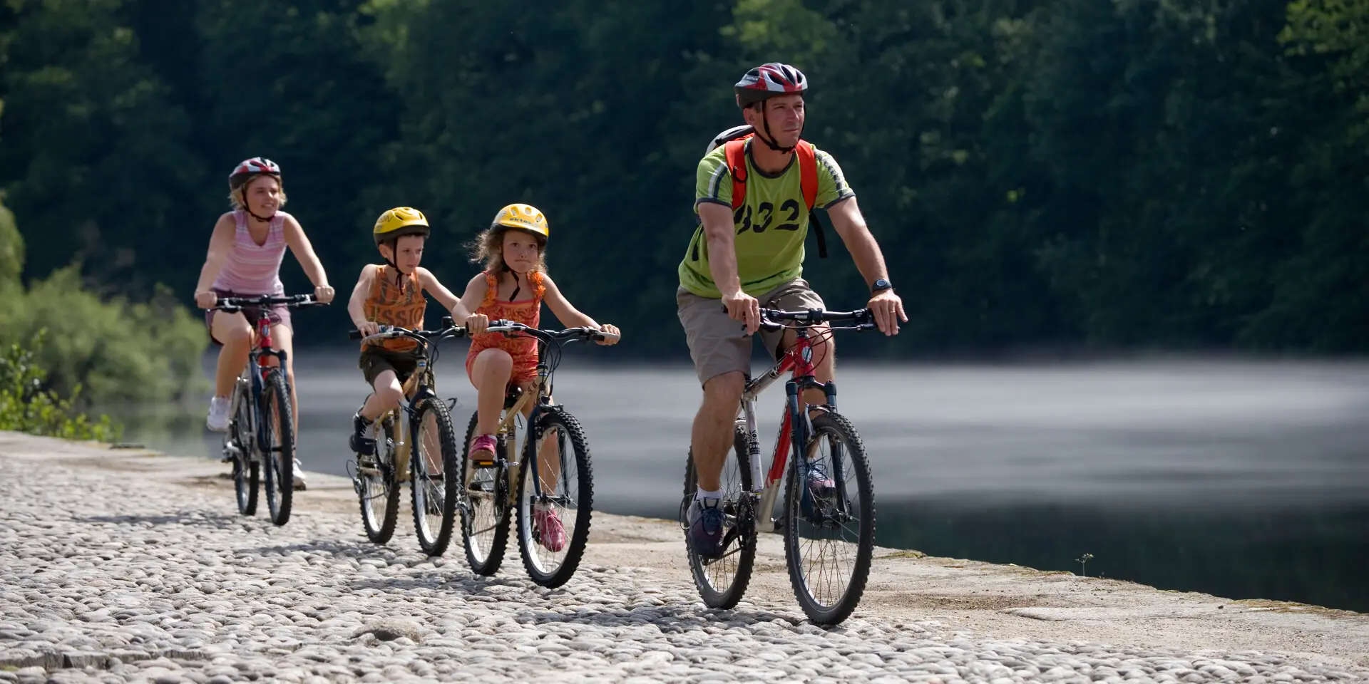 Vélo au bord de la Dordogne
