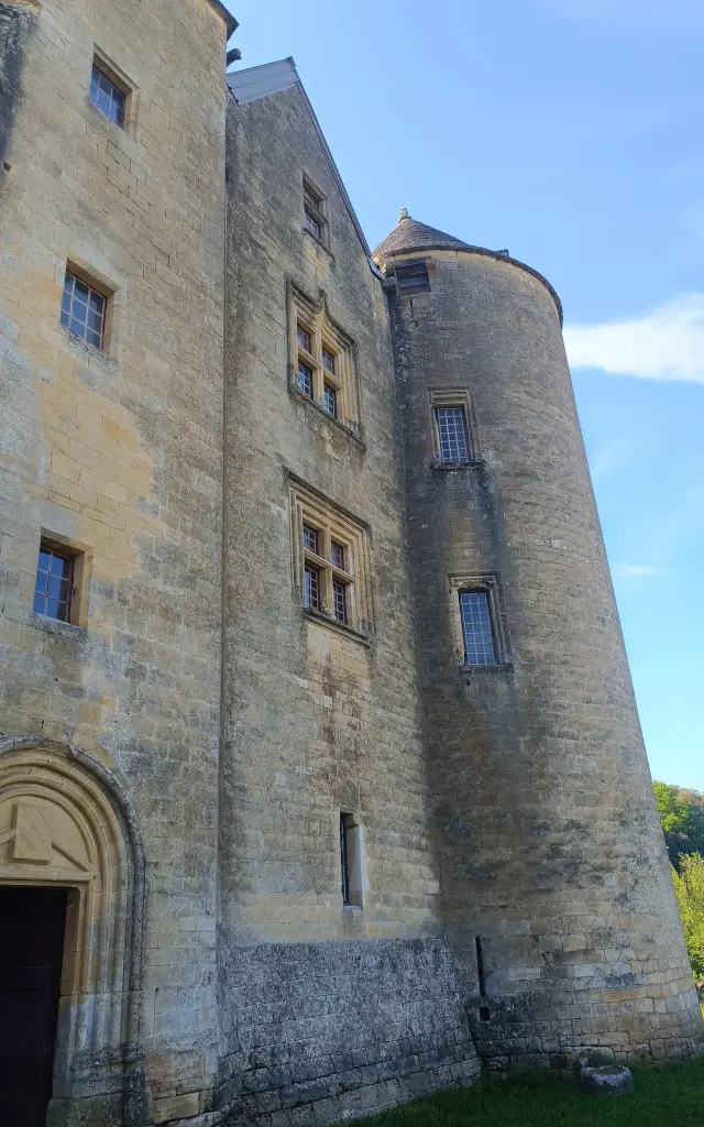 Façade XVe du Château de Salignac